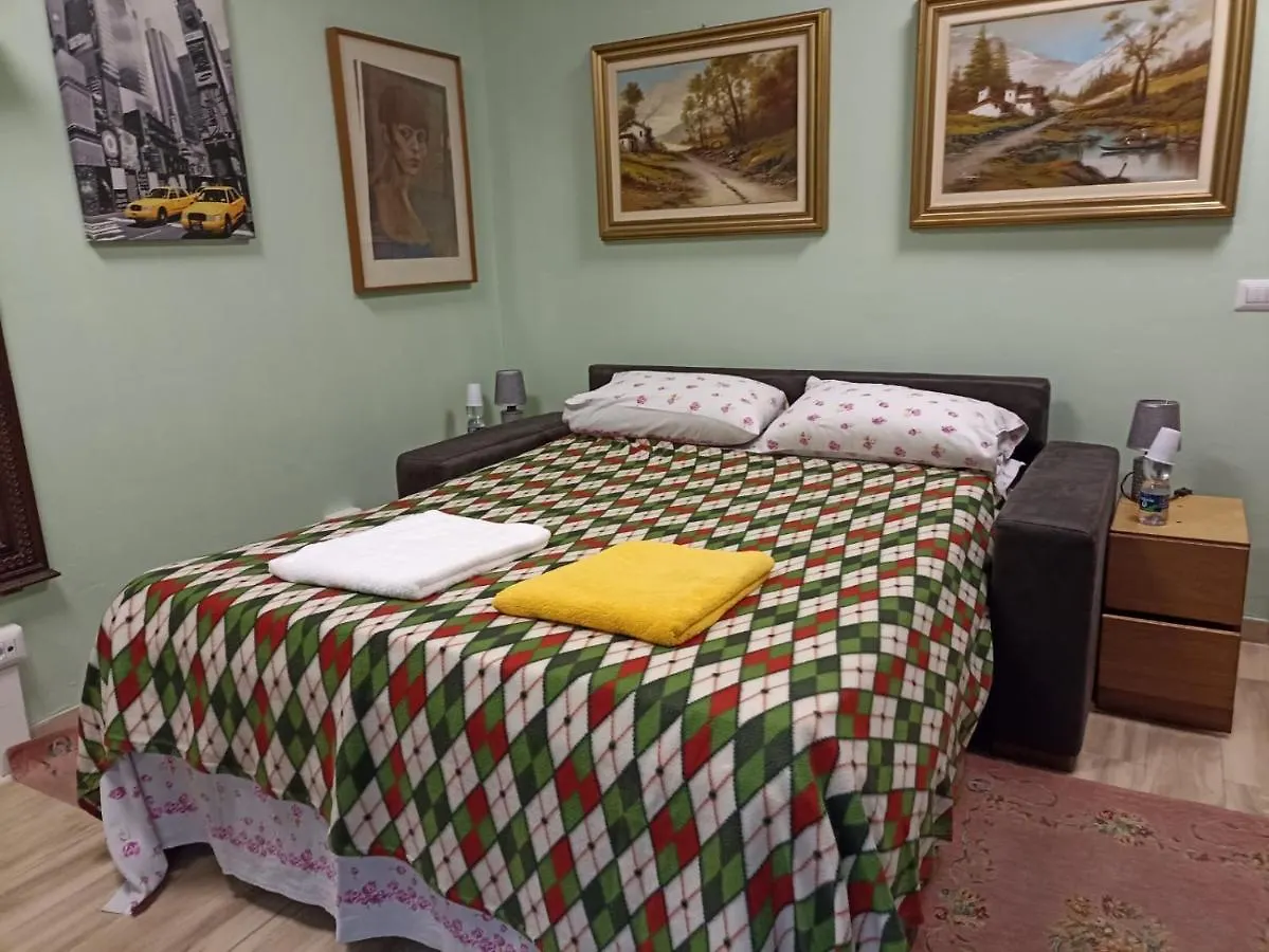 Pied A Terre Centrale Modena Italien