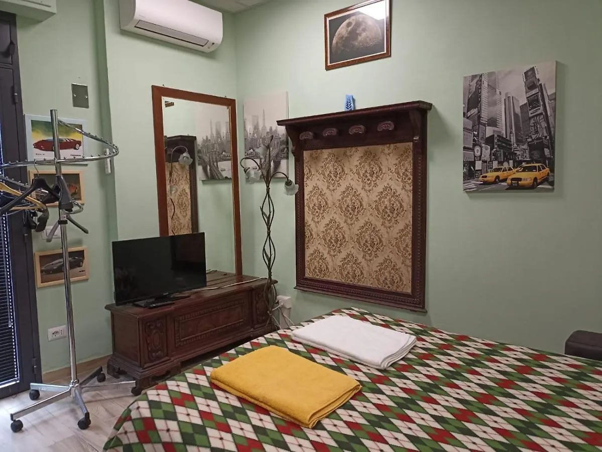 Pied A Terre Centrale Modena 0*,