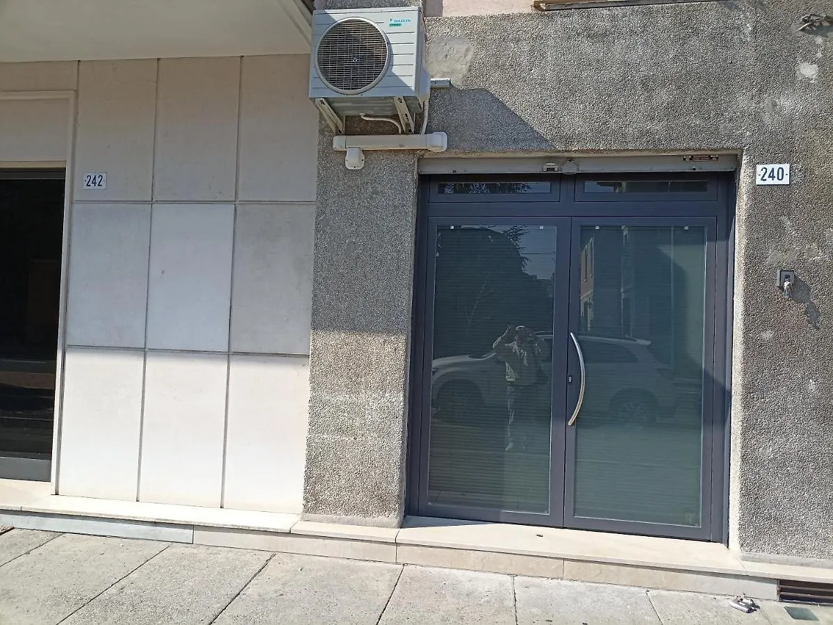 Pied A Terre Centrale Modena 0*,