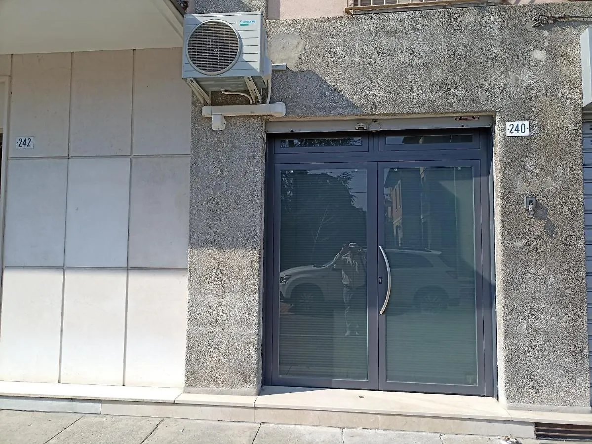 Pied A Terre Centrale Modena Lägenhet
