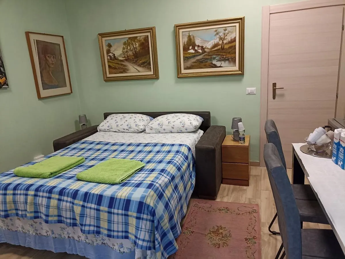 Lägenhet Pied A Terre Centrale Modena Italien